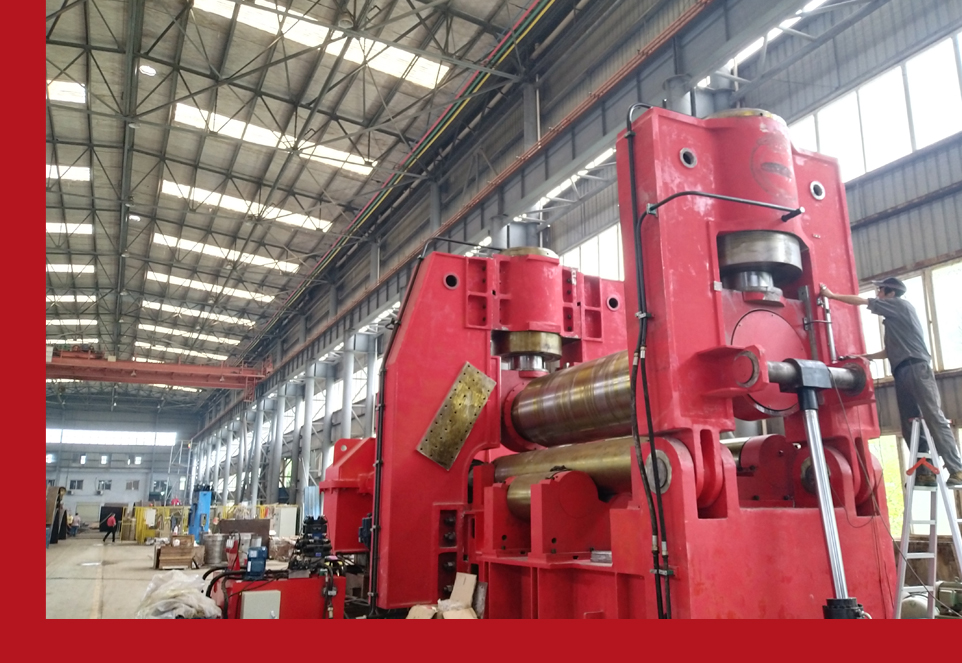 Quais são os componentes estruturais da máquina de rolamento de placas CNC e quantas peças vulneráveis existem?