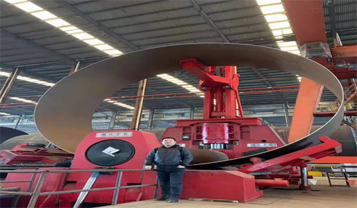 A máquina de dobra é um equipamento importante para dobrar e formar peças de trabalho na indústria de chapas metálicas
